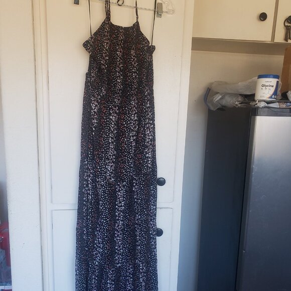 Elegant Black and White Halter Maxi Dress - Picture 1 of 4